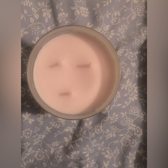 BBW pure wonder 3 wick candle - Picture 2 of 3